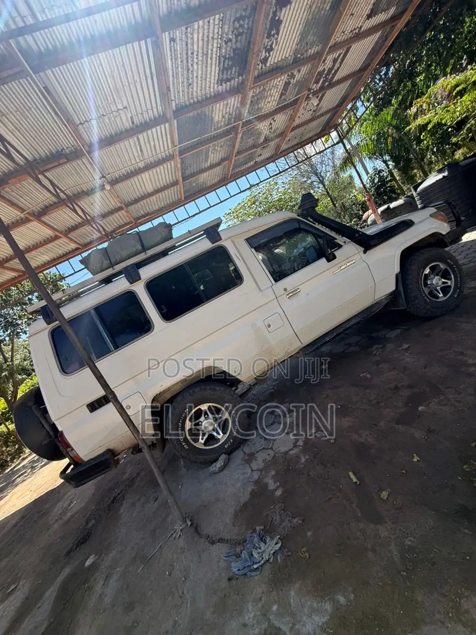 Toyota Land Cruiser 2010 White