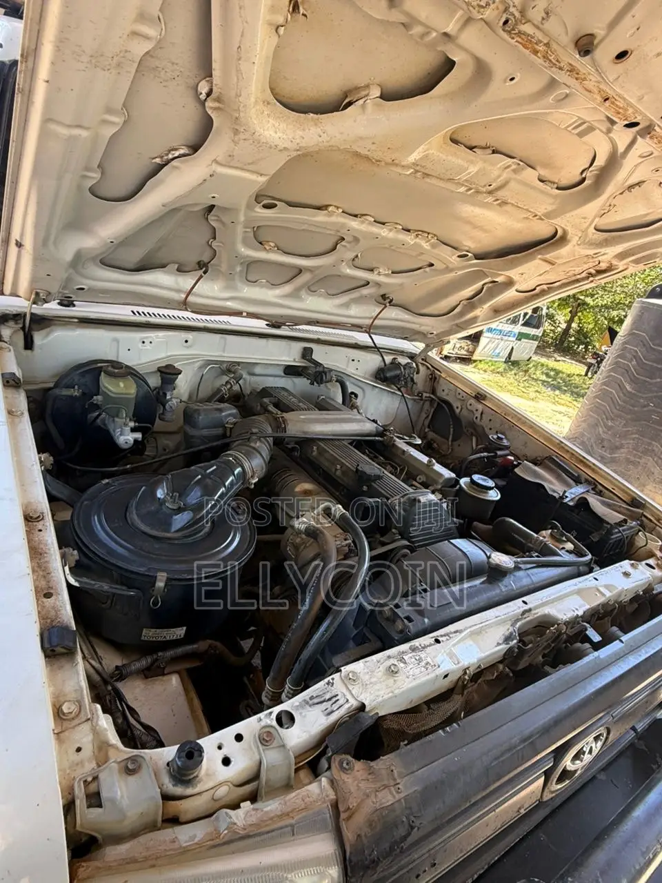 Toyota Land Cruiser 2010 White