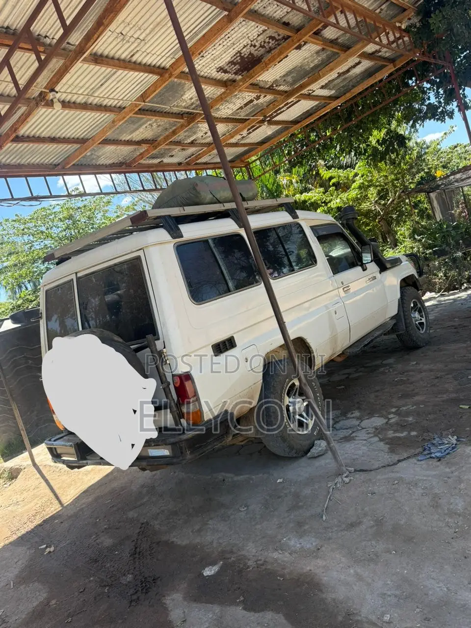 Toyota Land Cruiser 2010 White