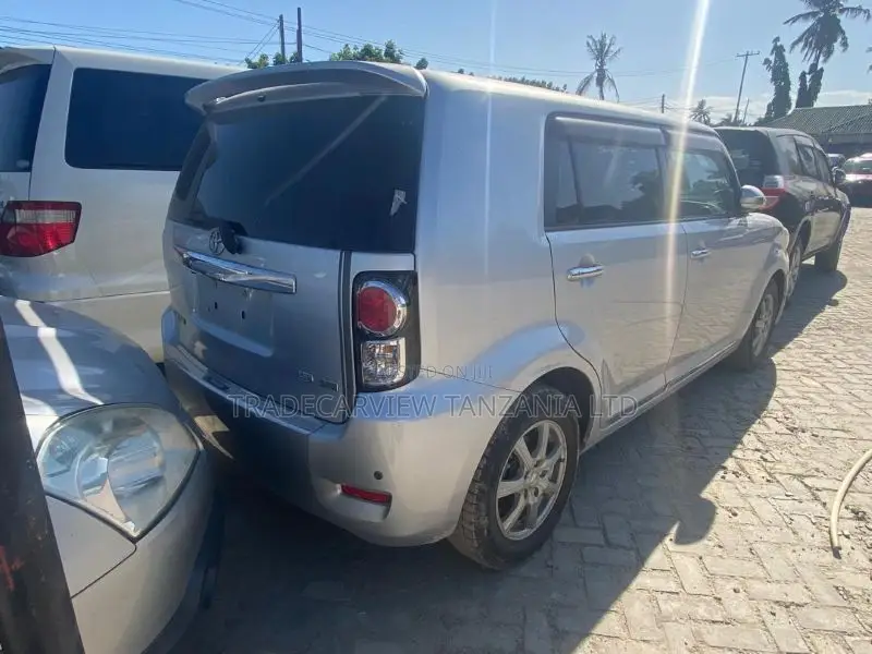 Toyota Corolla Rumion 2010 Silver