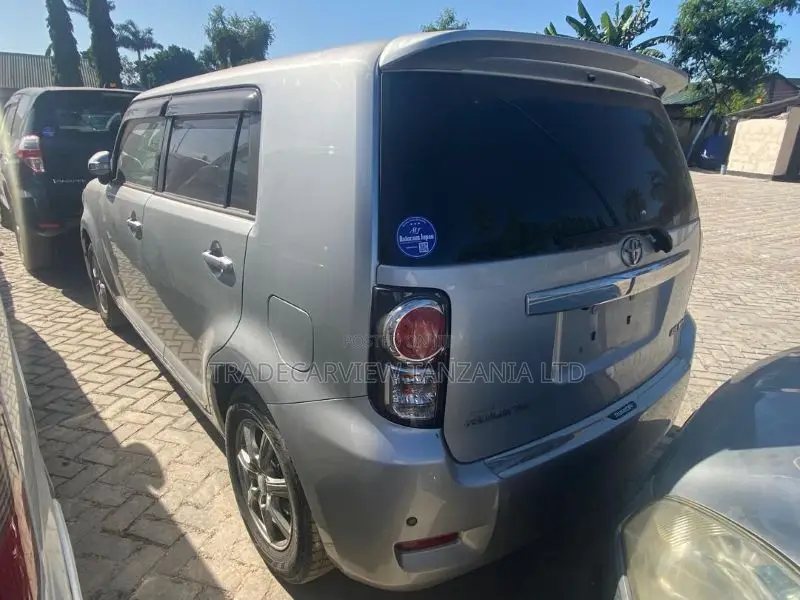 Toyota Corolla Rumion 2010 Silver
