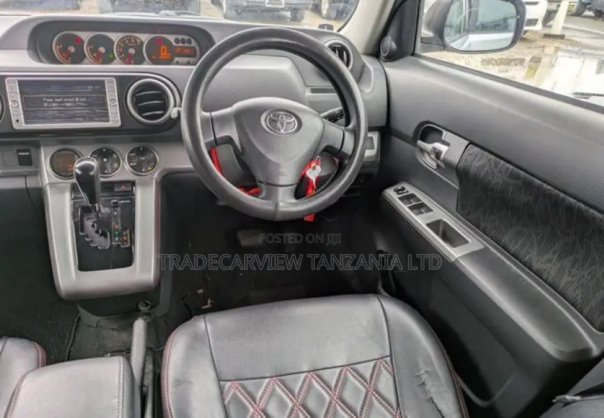Toyota Corolla Rumion 2010 Silver
