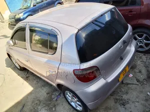 Toyota Vitz 2002 Pink