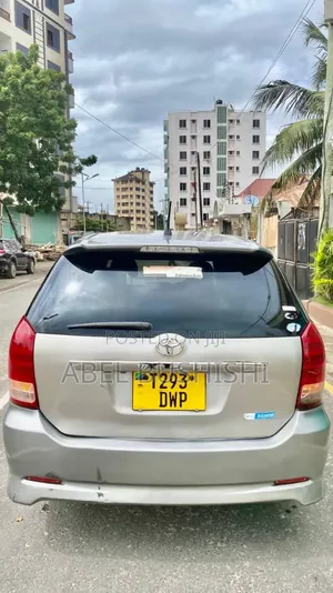 Toyota Wish 2013 Silver