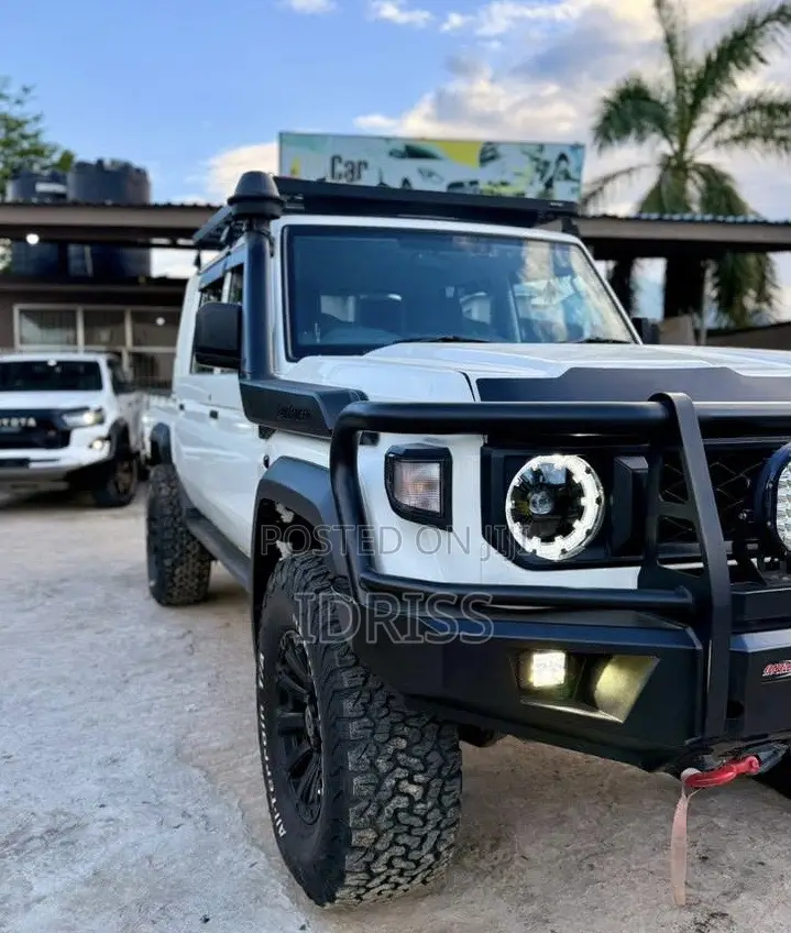 Toyota Land Cruiser 2022 White