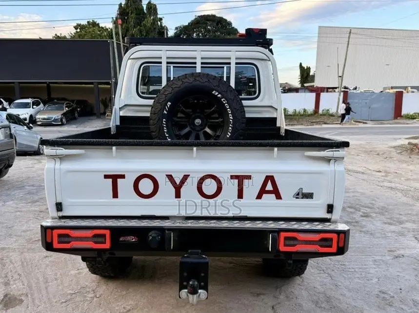 Toyota Land Cruiser 2022 White