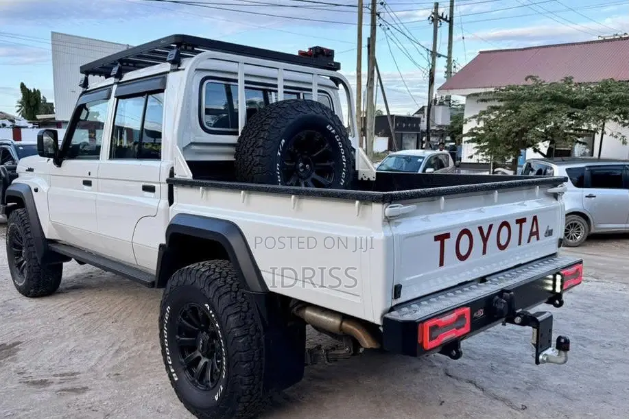 Toyota Land Cruiser 2022 White