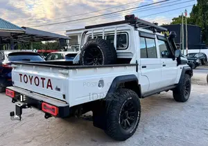 Toyota Land Cruiser 2022 White