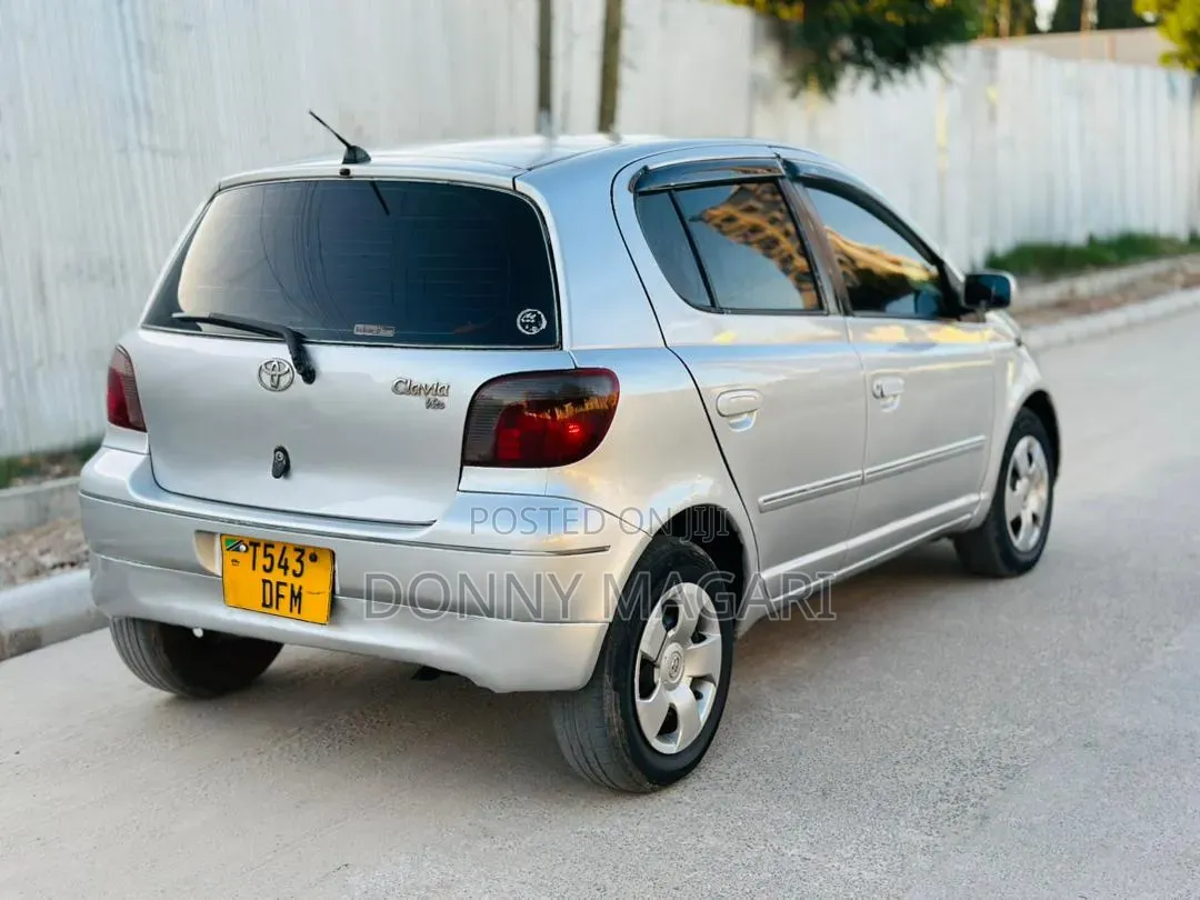 Toyota Vitz 2003 Silver