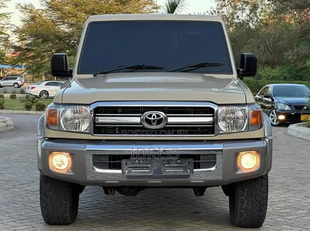 Toyota Land Cruiser 2022 Gold