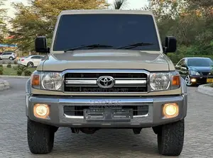 Toyota Land Cruiser 2022 Gold