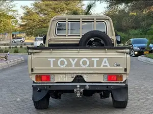 Toyota Land Cruiser 2022 Gold