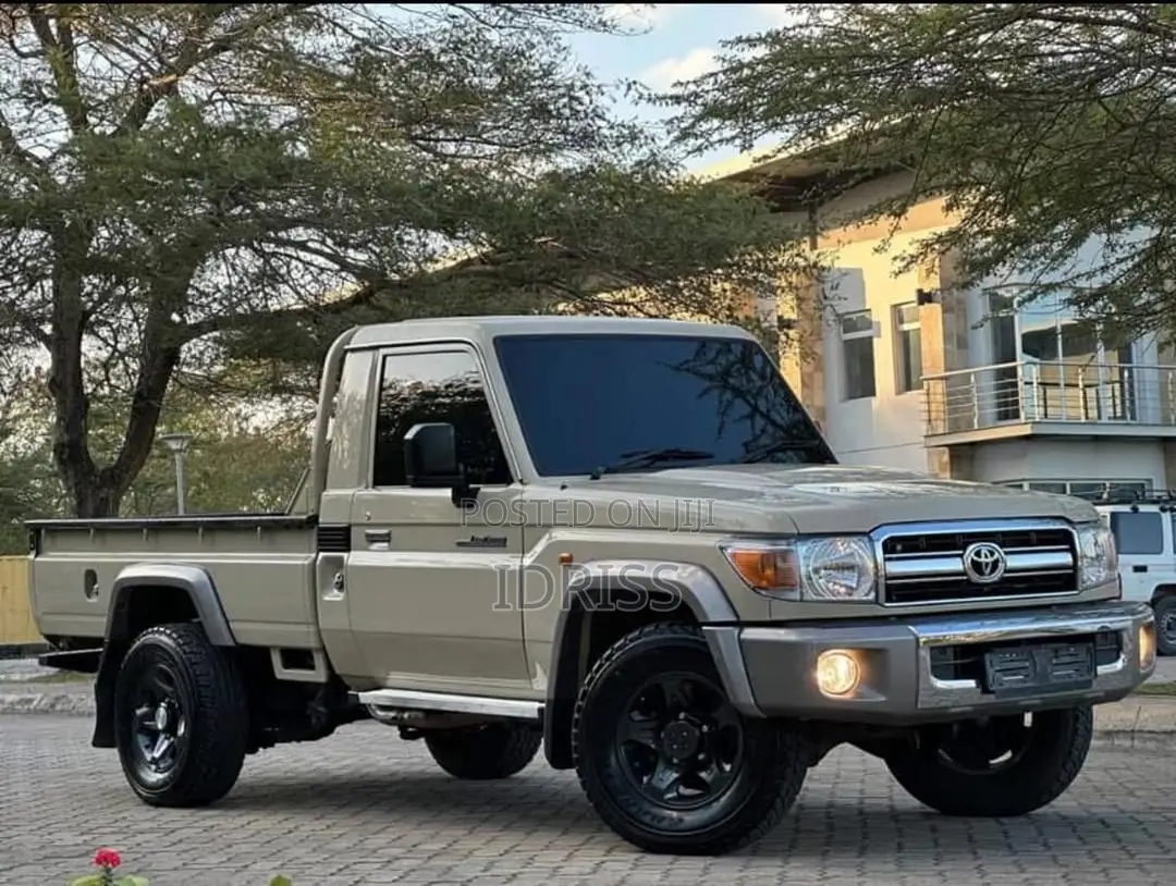 Toyota Land Cruiser 2022 Gold