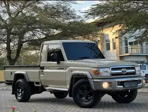 Toyota Land Cruiser 2022 Gold