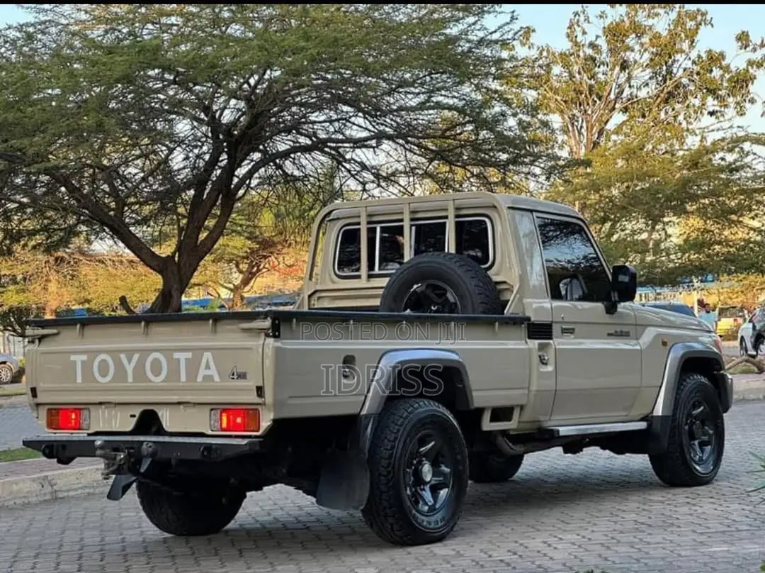 Toyota Land Cruiser 2022 Gold