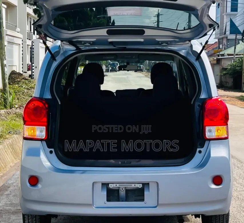 Toyota Porte 2015 Silver