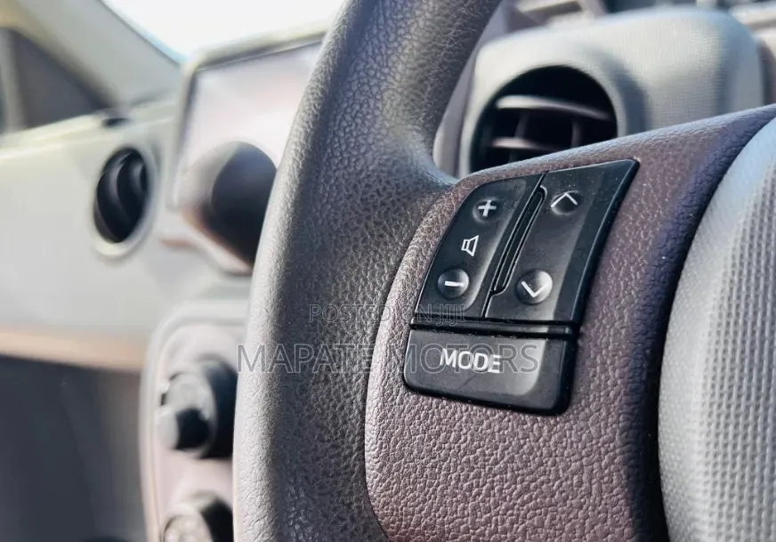 Toyota Porte 2015 Silver
