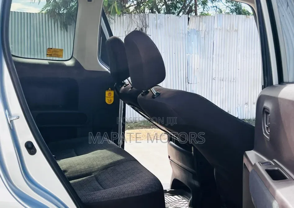 Toyota Porte 2015 Silver