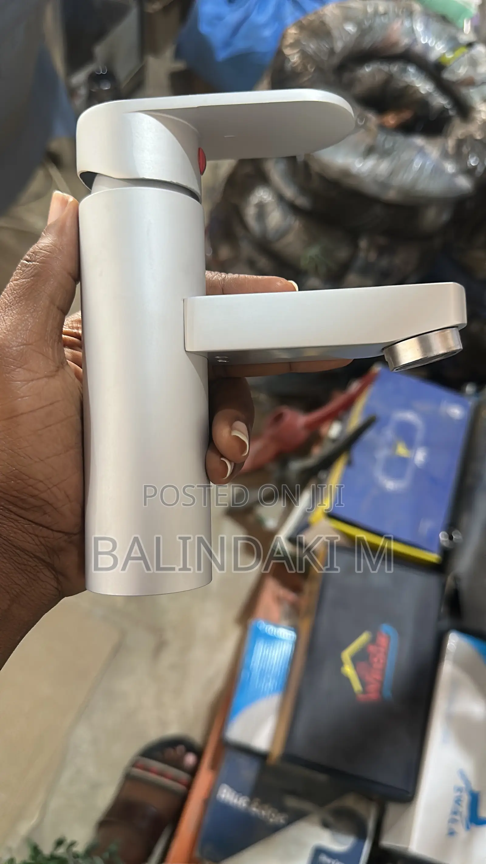 Single Pillar Tape Basin