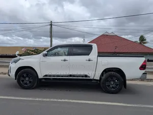 Toyota Hilux 2019 White