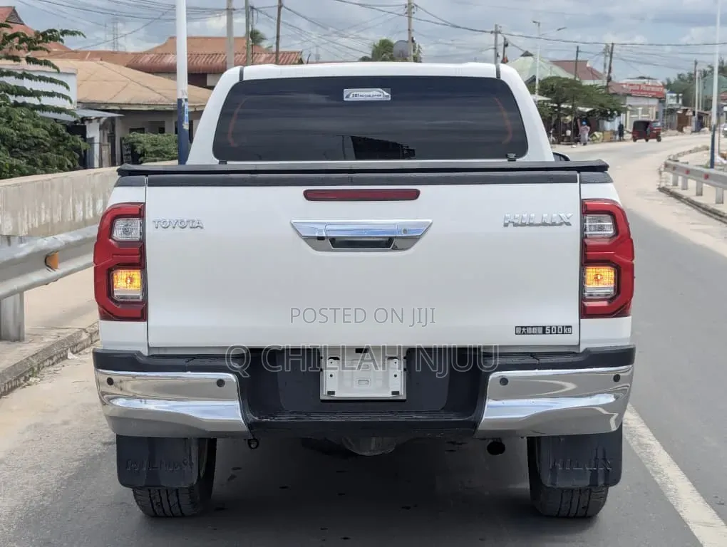 Toyota Hilux 2019 White