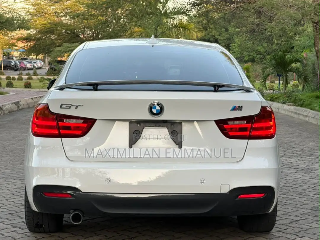 BMW M1 2014 White
