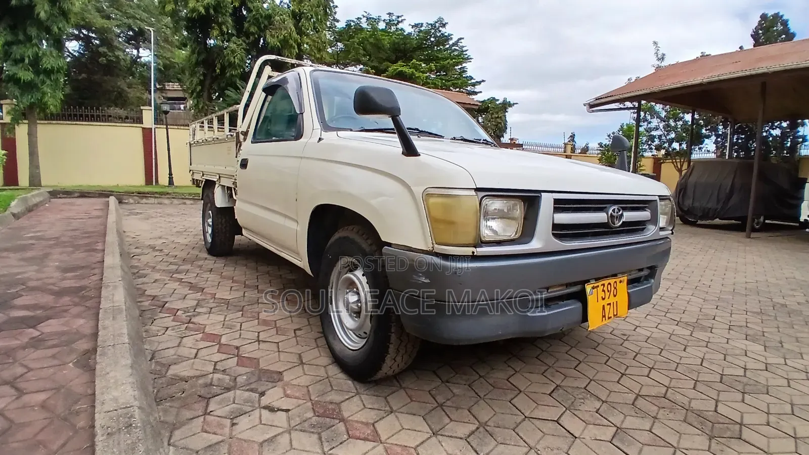 Toyota Hilux 2001 White