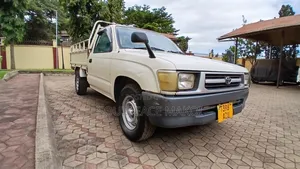 Toyota Hilux 2001 White