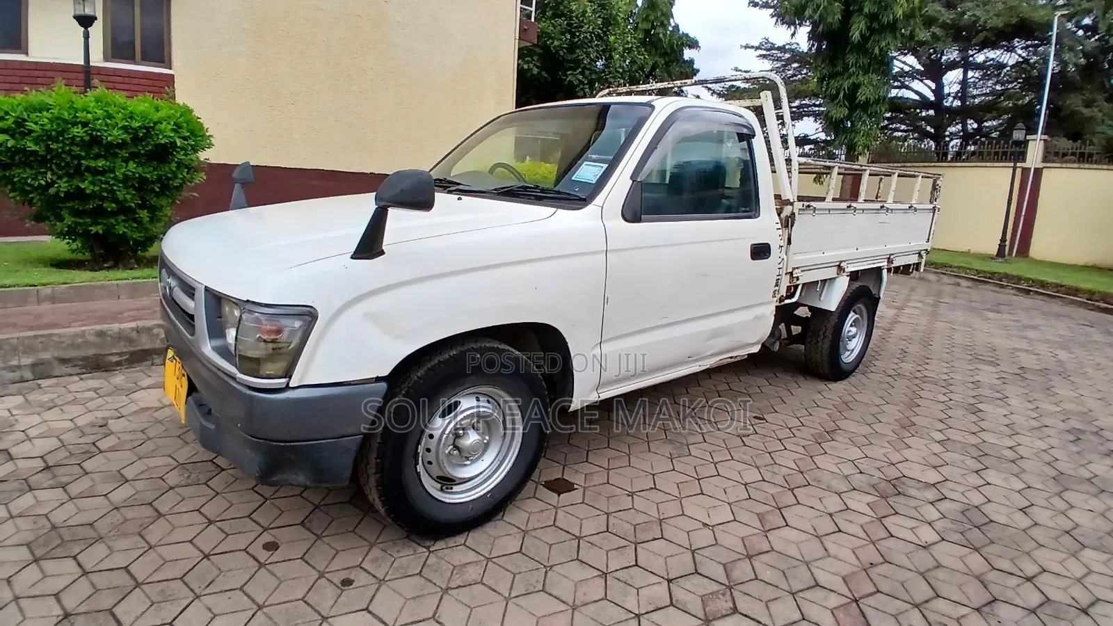 Toyota Hilux 2001 White