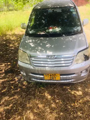Toyota Noah 2003 Silver