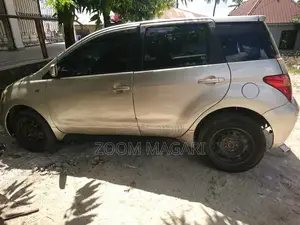 Toyota IST 2002 Gold