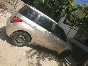 Toyota IST 2002 Gold