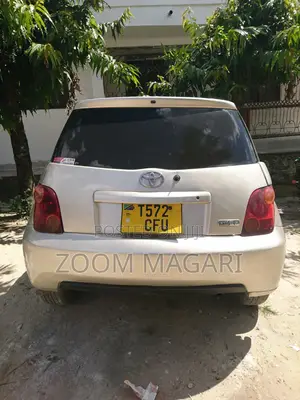 Toyota IST 2002 Gold
