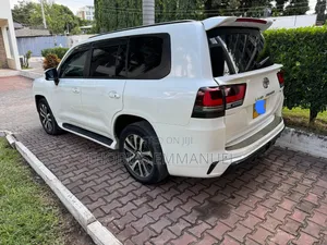 Toyota Land Cruiser 2023 White