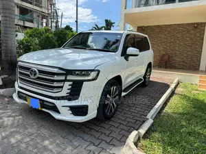 Toyota Land Cruiser 2023 White