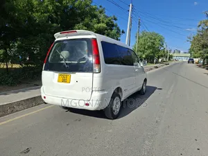 Toyota Noah 2003 White