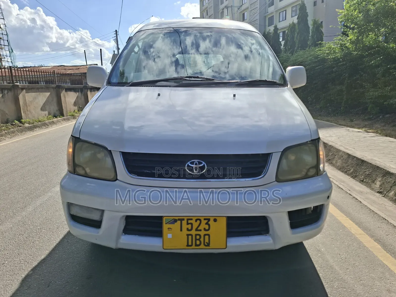 Toyota Noah 2003 White