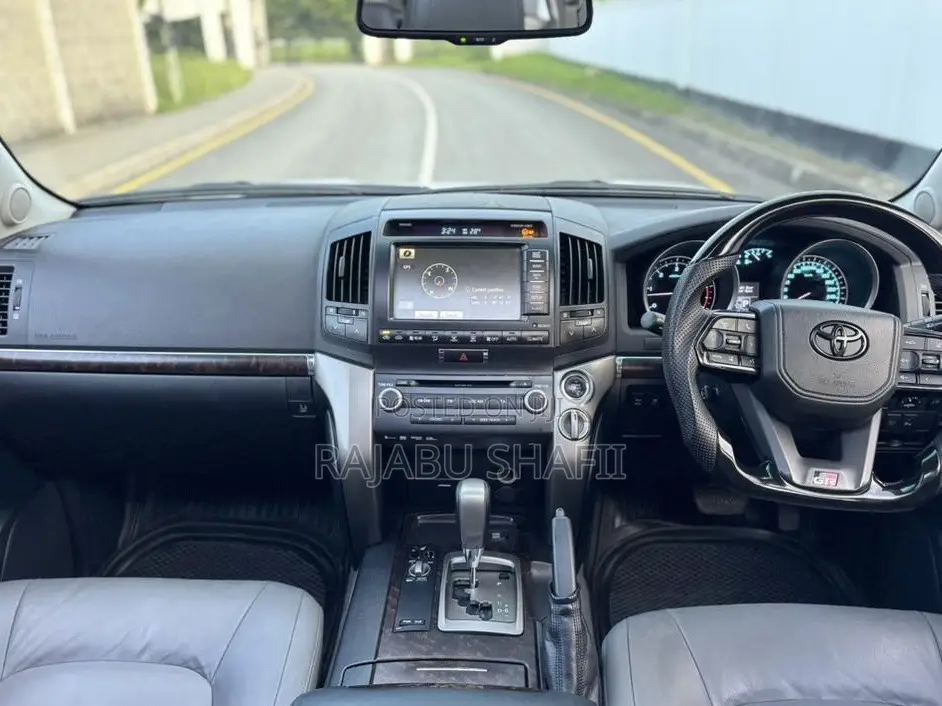 Toyota Land Cruiser 2014 White