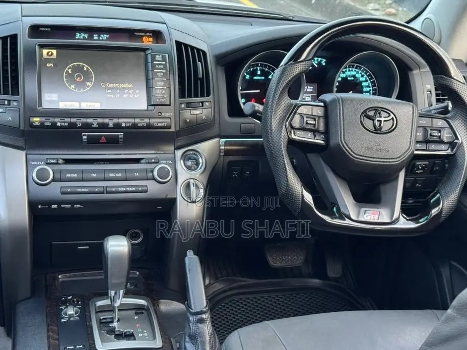 Toyota Land Cruiser 2014 White