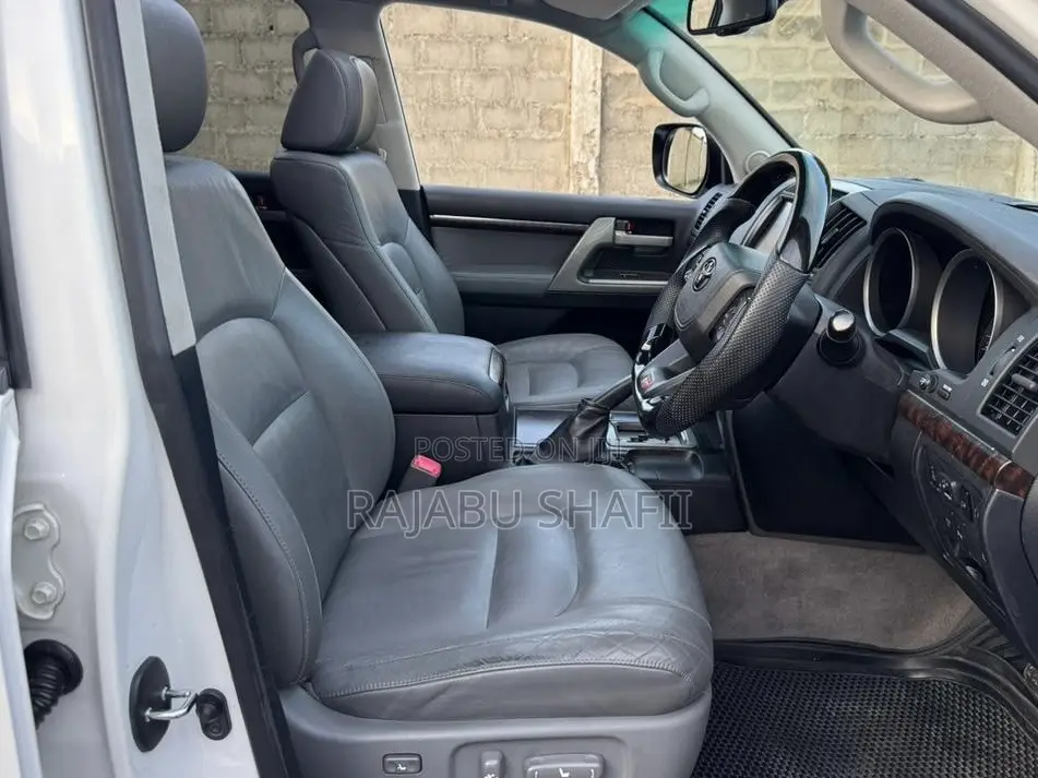 Toyota Land Cruiser 2014 White