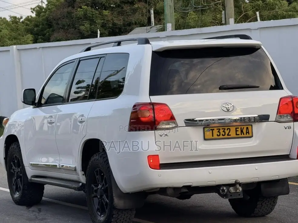 Toyota Land Cruiser 2014 White