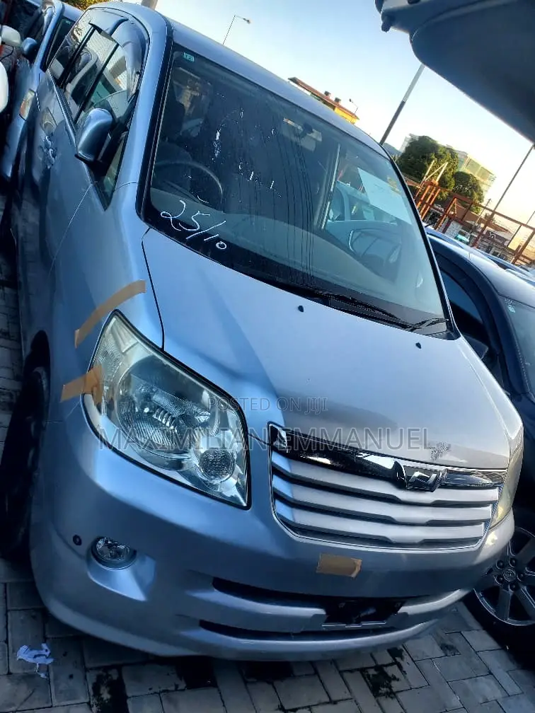 Toyota Noah 2009 Silver