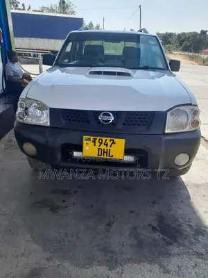 Nissan Hardbody 2007 White