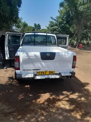 Nissan Hardbody 2007 White