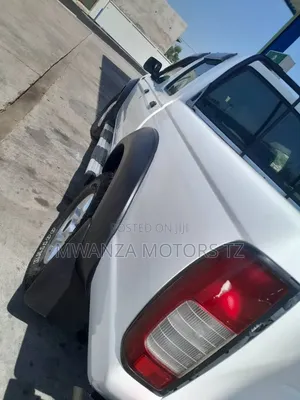 Nissan Hardbody 2007 White
