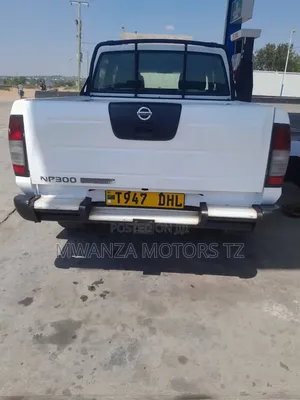 Nissan Hardbody 2007 White