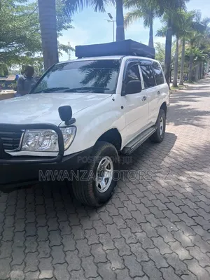 Toyota Land Cruiser 2005 White