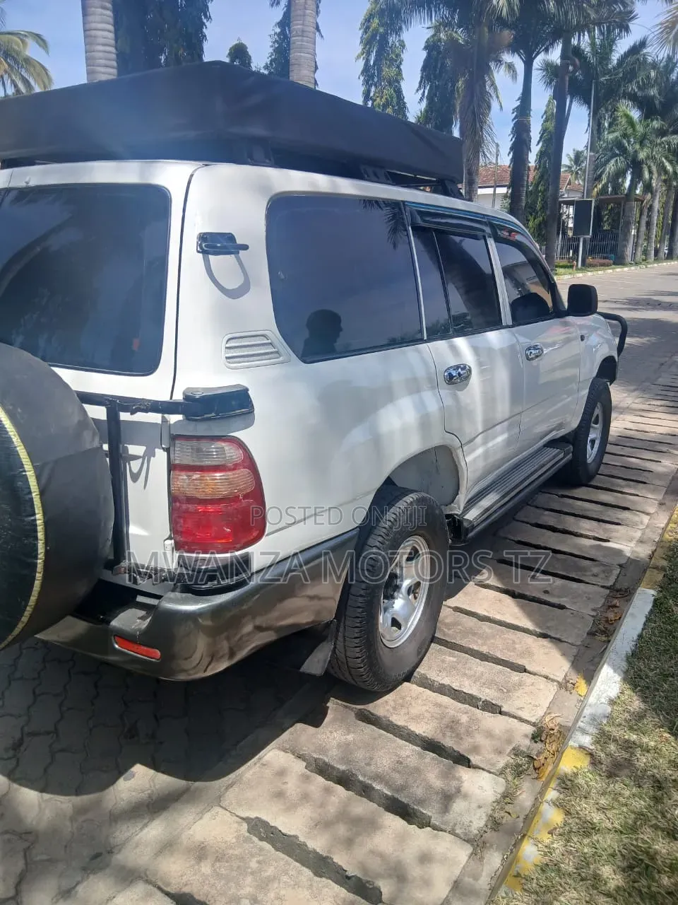 Toyota Land Cruiser 2005 White