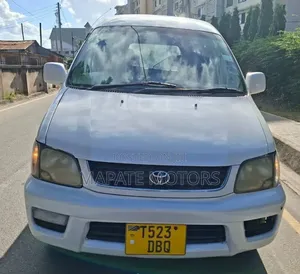 Toyota Noah 2.0 AWD (8 Seater) 2002 White