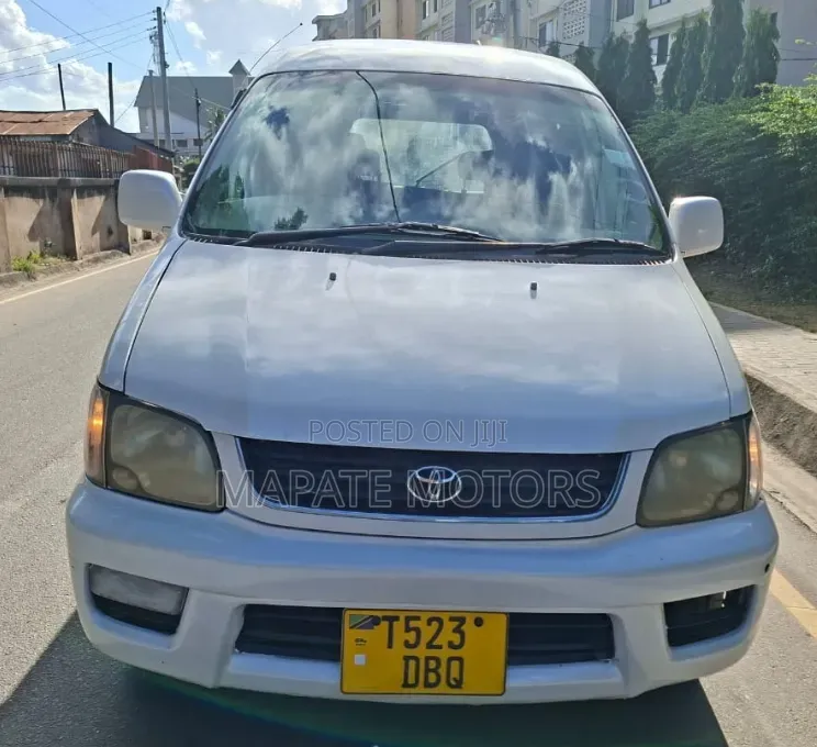 Toyota Noah 2.0 AWD (8 Seater) 2002 White